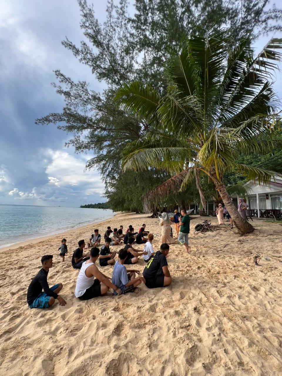 Dumba Bay Tioman Hotel Kampung Genting Ngoại thất bức ảnh
